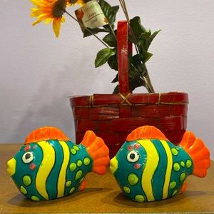 Vintage Gift Depot Hand Painted Fish Shaped Salt & Pepper Collectible Shakers !!
